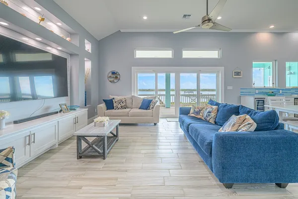 $1,190,000 | 9 Northpointe Drive, Rockport, TX 78382