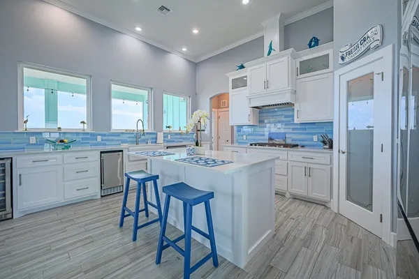 $1,190,000 | 9 Northpointe Drive, Rockport, TX 78382