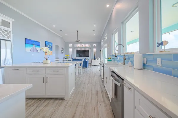 $1,190,000 | 9 Northpointe Drive, Rockport, TX 78382