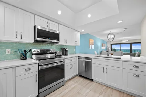 $875,000 | 1045 Ocean Drive, Unit 503, Juno Beach, FL 33408