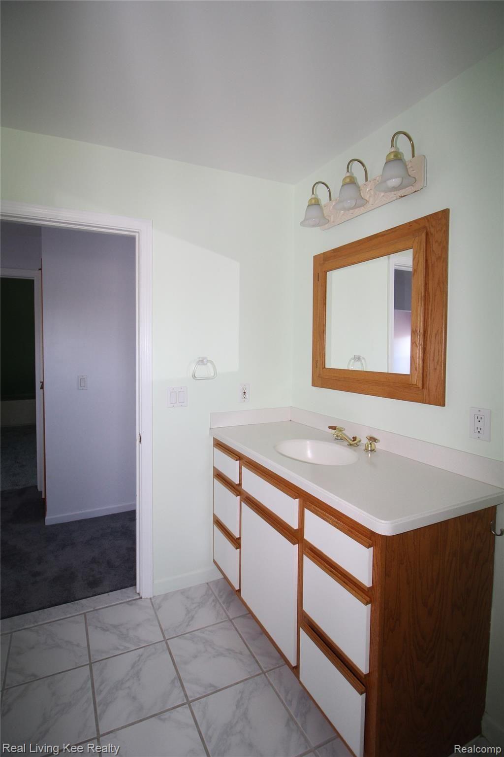 305 East Webster Road Royal Oak, MI 48073 - Photo 33 of 51 IMG_5904.jpg