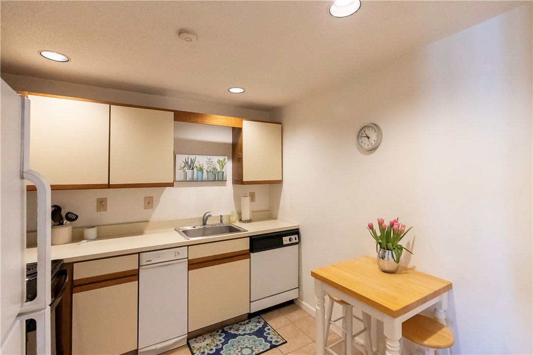 3524 West Shore Road, Unit 809 Warwick, RI 02886 - Photo 9 of 15