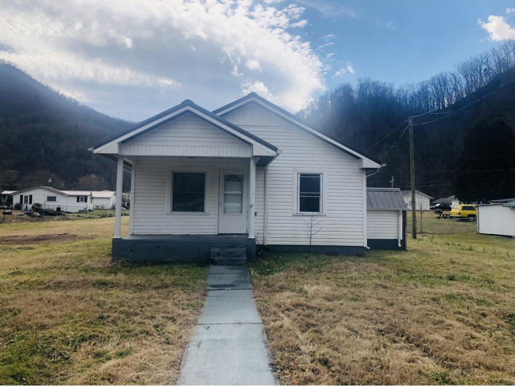 105 Journey's End Road Elizabethton, TN 37643 - Photo 1 of 20 Country Cottage