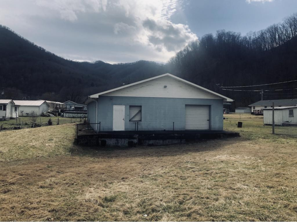 105 Journey's End Road Elizabethton, TN 37643 - Photo 15 of 20 Huge Garage StorageWorkshop