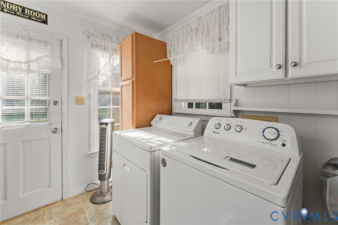 1760 Gloucester Road Gloucester Point, VA 23062 - Photo 21 of 47 Functional laundry area featuring white wall cabin
