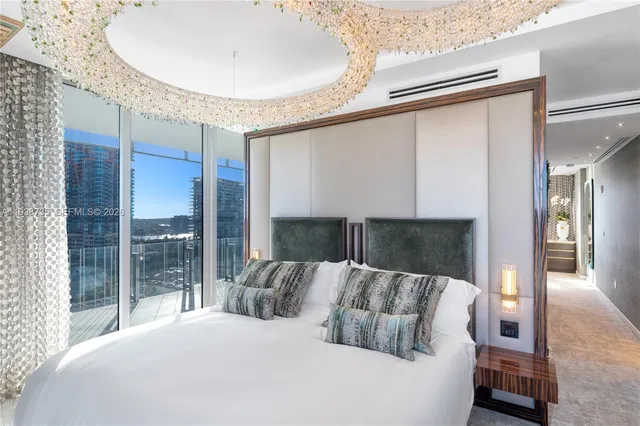 $15,000,000 | 120 Ocean Drive, Unit 1400, Miami Beach, FL 33139