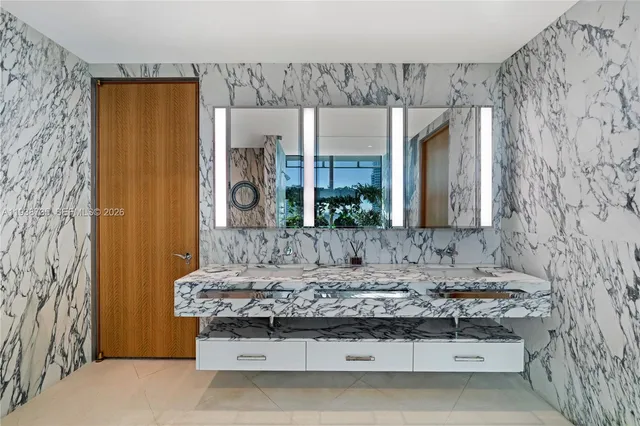 $15,000,000 | 120 Ocean Drive, Unit 1400, Miami Beach, FL 33139