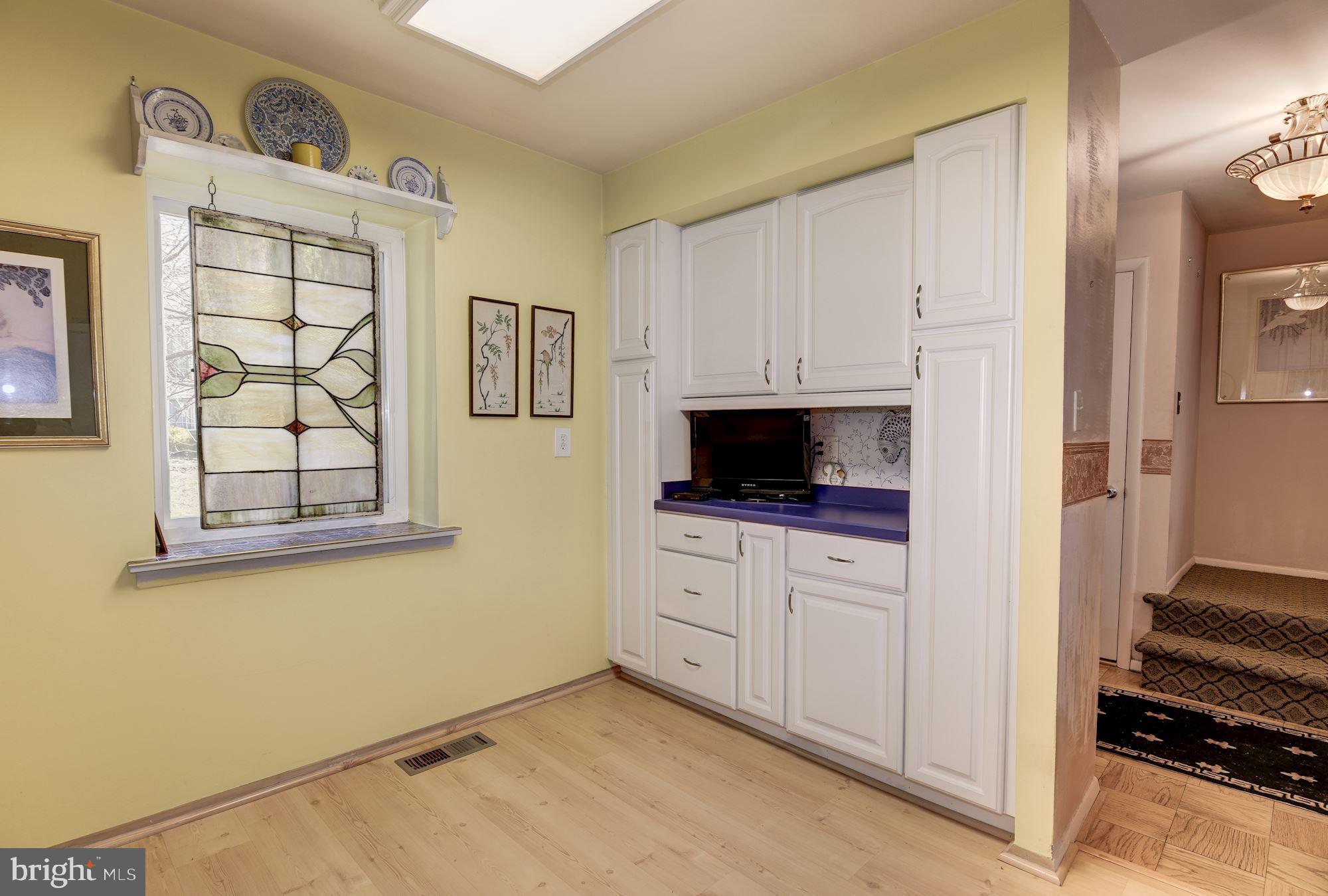 1949 Greenberry Road Baltimore, MD 21209 - Photo 14 of 36 Gallery Image 14