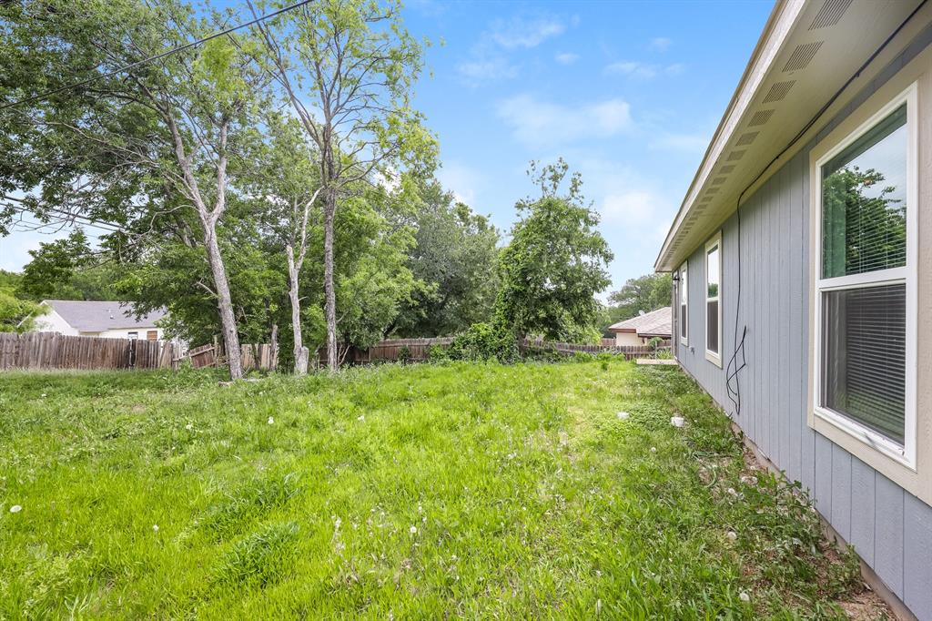 5108 Kilpatrick Avenue Fort Worth, TX 76107 - Photo 20 of 21 a view of backyard with patio