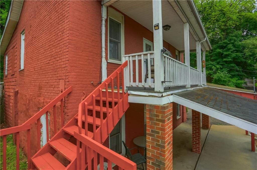 517 Ridge Avenue Carnegie, PA 15106 - Photo 27 of 38 Private entry - top unit.