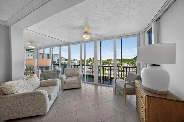 $3,300 | 3180 Northeast 48th Court, Unit 412, Lighthouse Point, FL 33064