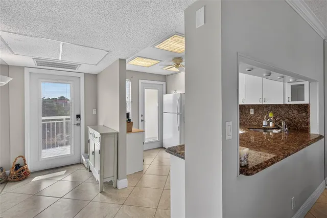 $3,300 | 3180 Northeast 48th Court, Unit 412, Lighthouse Point, FL 33064