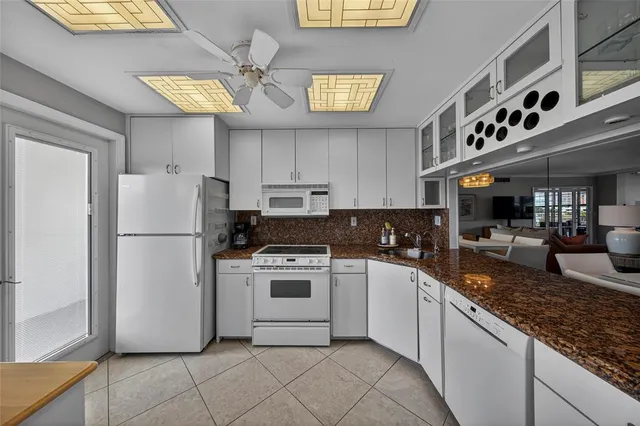 $3,300 | 3180 Northeast 48th Court, Unit 412, Lighthouse Point, FL 33064