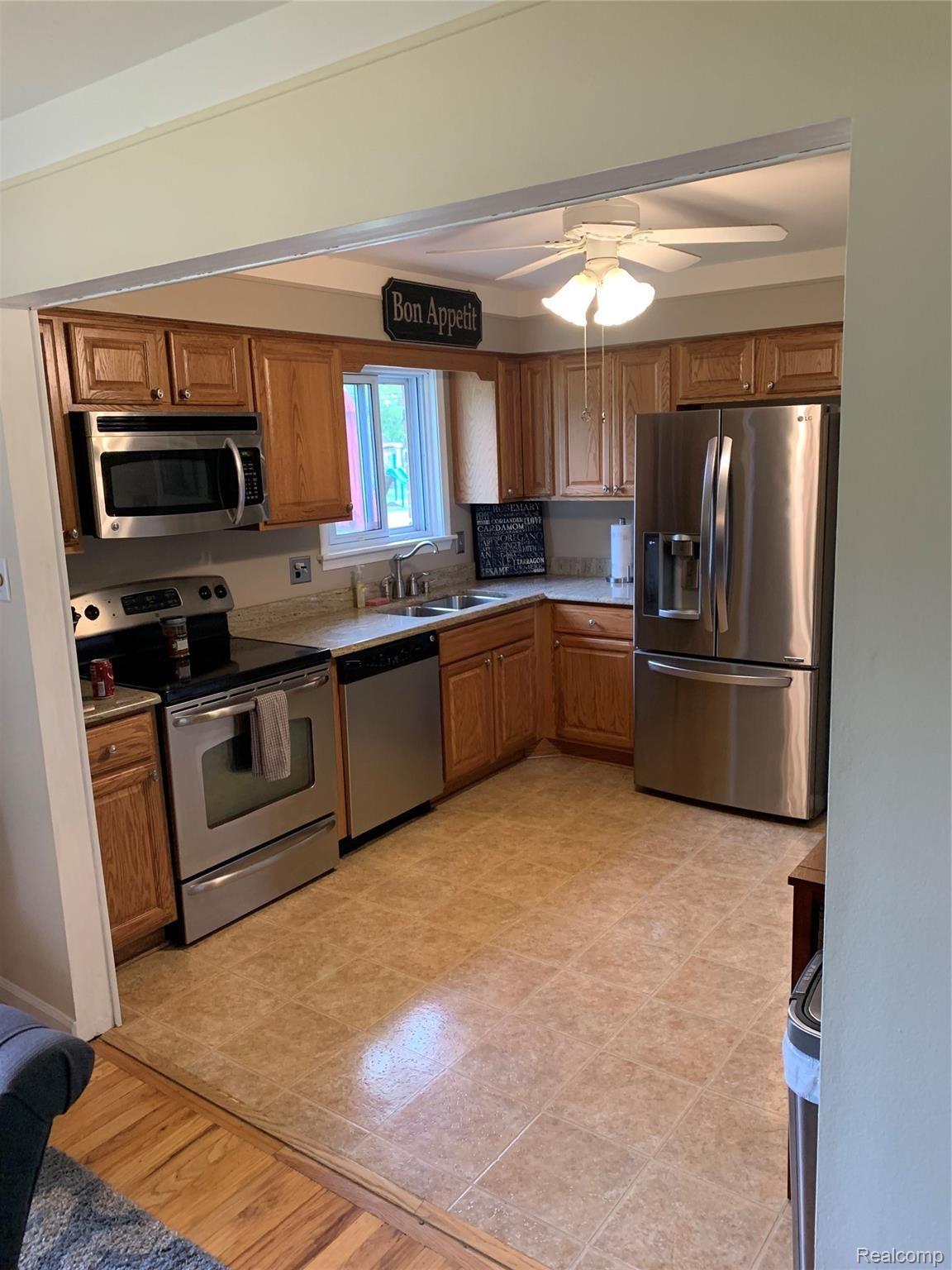 8543 Church Road Grosse Ile, MI 48138 - Photo 10 of 24 IMG_4801.JPG