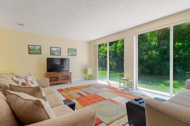 $595,000 | 9672 Wyeth Court, Wellington, FL 33414