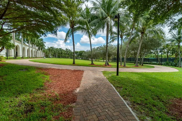 $595,000 | 9672 Wyeth Court, Wellington, FL 33414