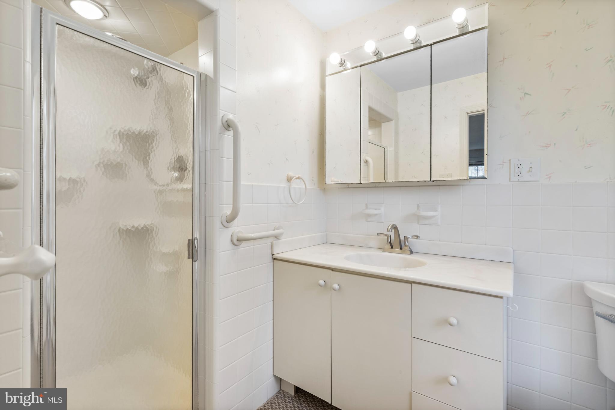 13 Kynlyn Road Wayne, PA 19087 - Photo 20 of 31 Primary Bathroom