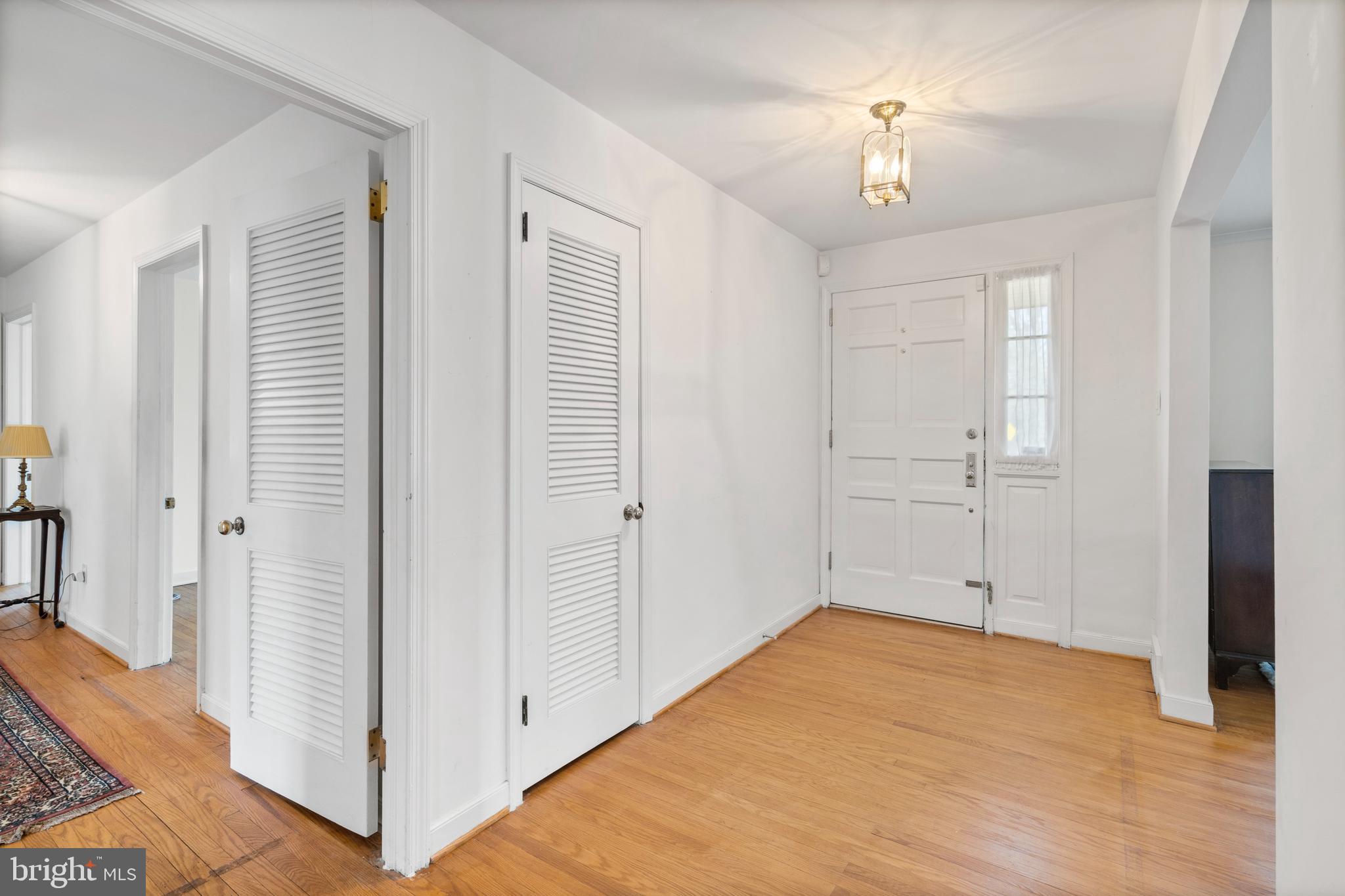 13 Kynlyn Road Wayne, PA 19087 - Photo 4 of 31 Entry Hall with coat closet