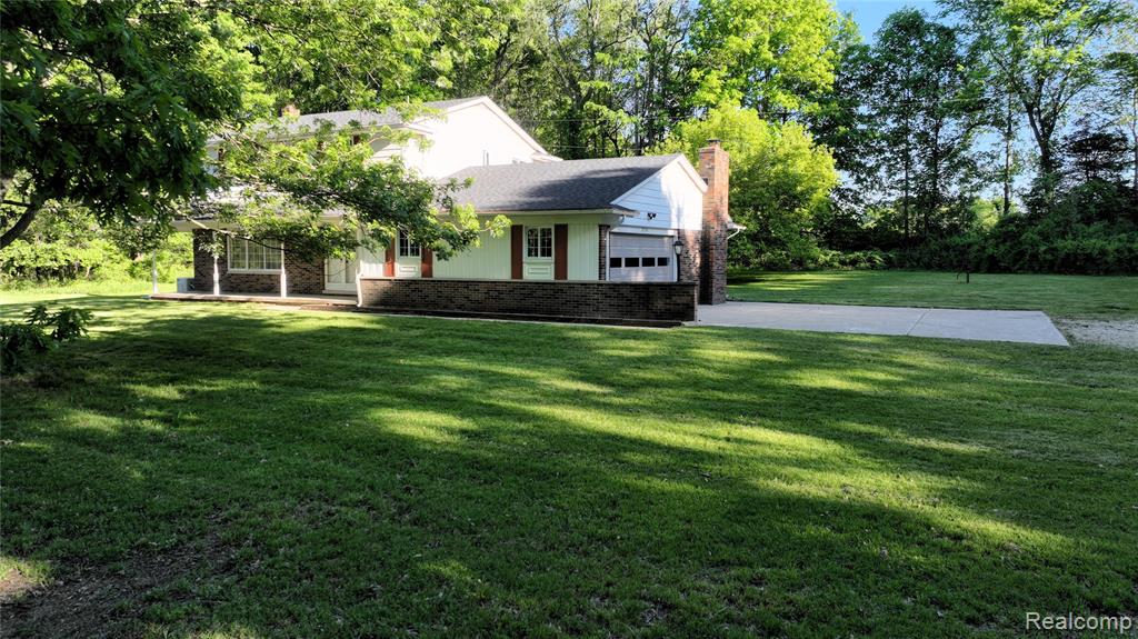 2356 Rochester Road Leonard, MI 48367 - Photo 2 of 40
