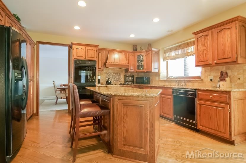 1069 Olympia Drive Rochester Hills, MI 48306 - Photo 8 of 27