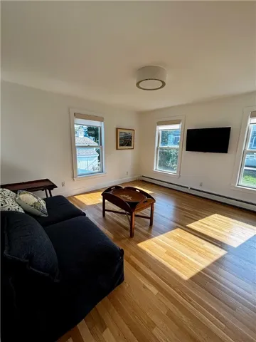 $8,000 | 433 Wolcott Avenue, Middletown, RI 02842