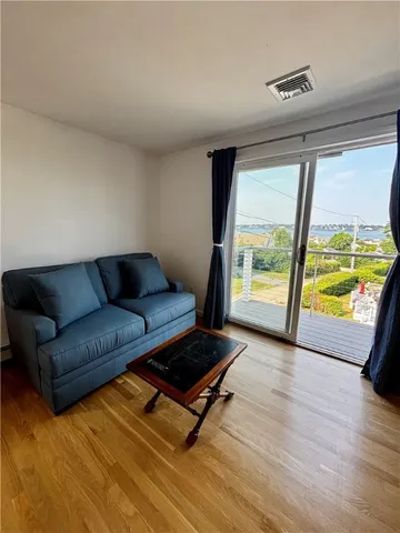 $8,000 | 433 Wolcott Avenue, Middletown, RI 02842