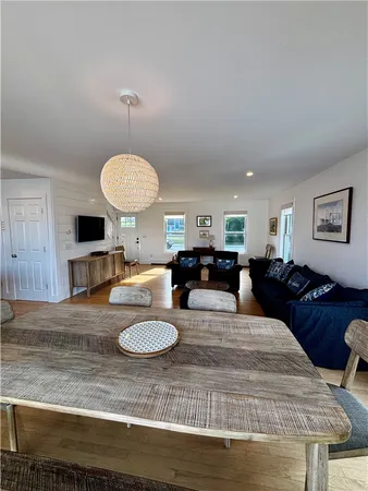 $8,000 | 433 Wolcott Avenue, Middletown, RI 02842