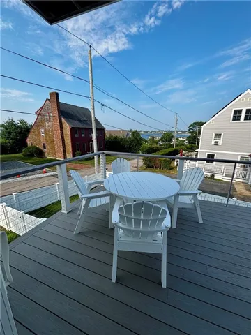 $8,000 | 433 Wolcott Avenue, Middletown, RI 02842