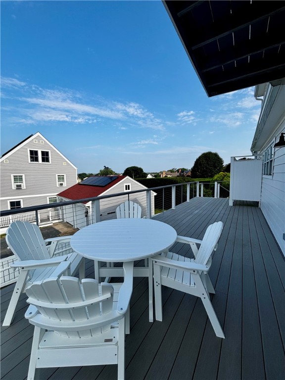 433 Wolcott Avenue Middletown, RI 02842 - Photo 9 of 32