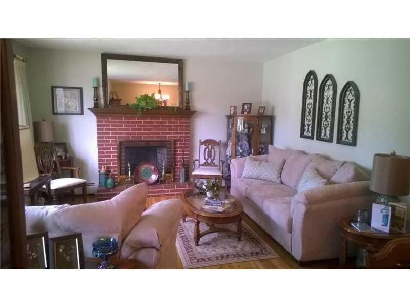 25 Sunset Strip Brewer, ME 04412 - Photo 5 of 33 Living Room.