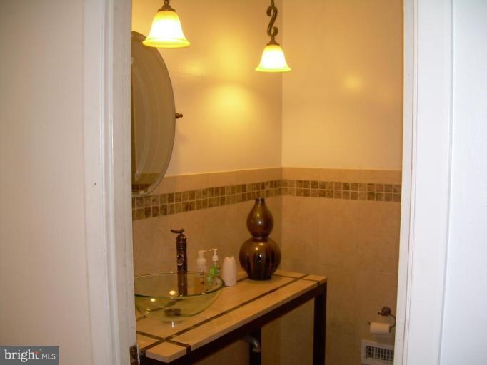 8200 Scotts Level Road Pikesville, MD 21208 - Photo 14 of 14 Bath #1