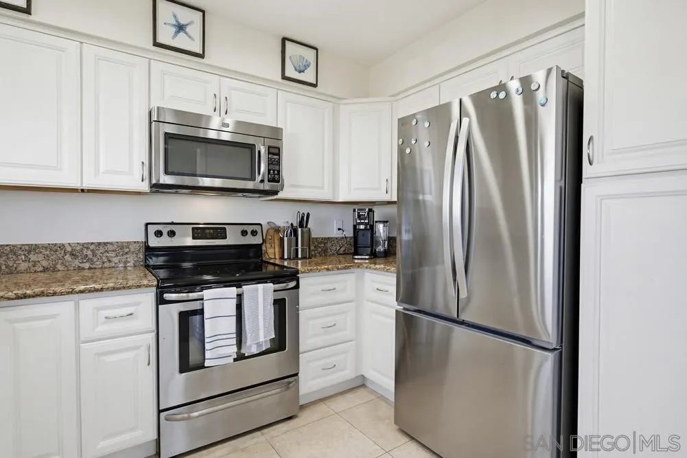 1029 Turnstone Way Oceanside, CA 92057 - Photo 8 of 32