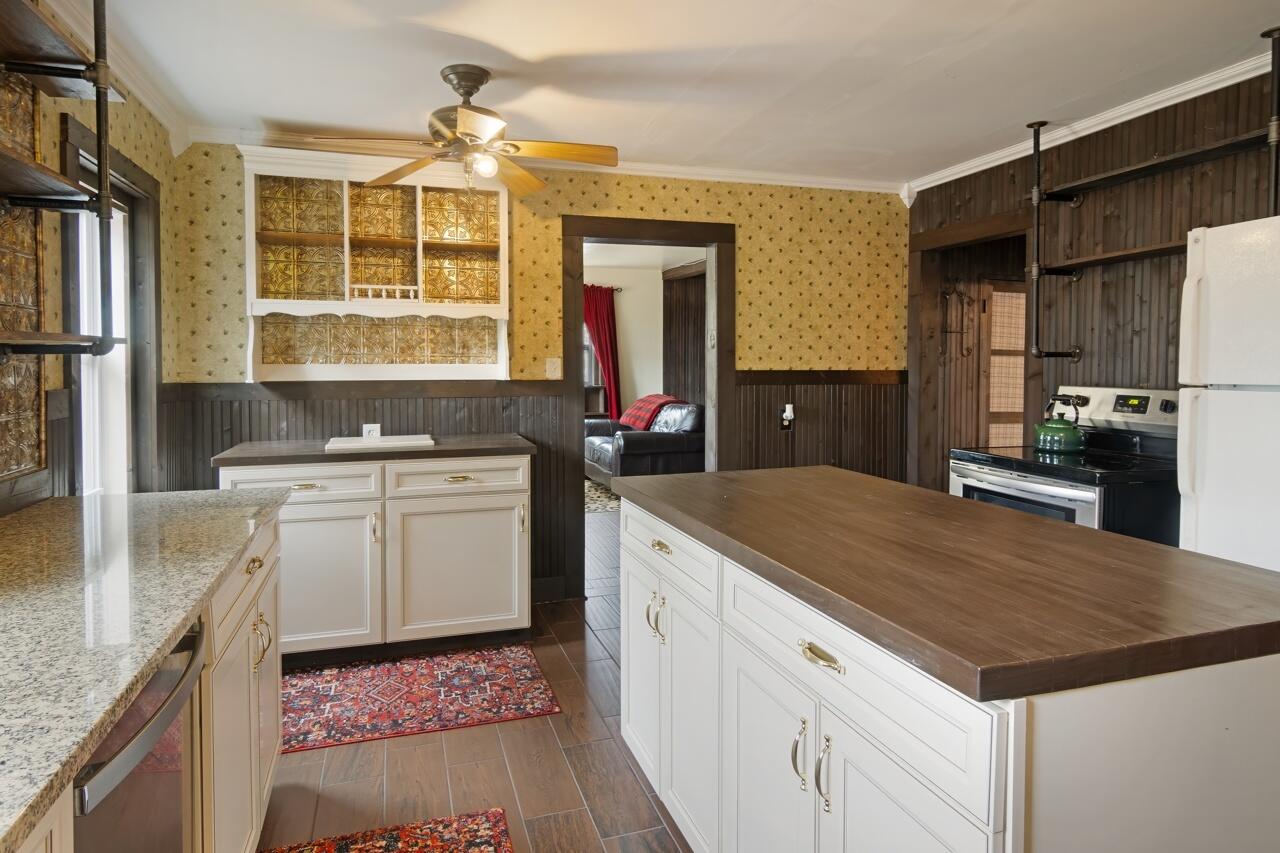 6485 Lakeshore Road Manistee, MI 49660 - Photo 27 of 58 12-Scene-10
