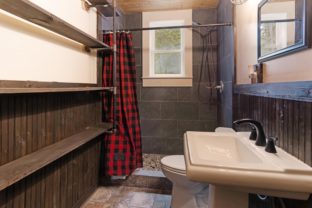 6485 Lakeshore Road Manistee, MI 49660 - Photo 41 of 58 31-Scene-30