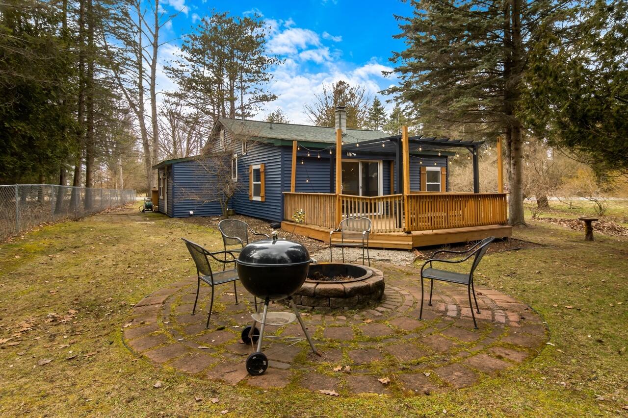 6485 Lakeshore Road Manistee, MI 49660 - Photo 47 of 58 42-Scene-41