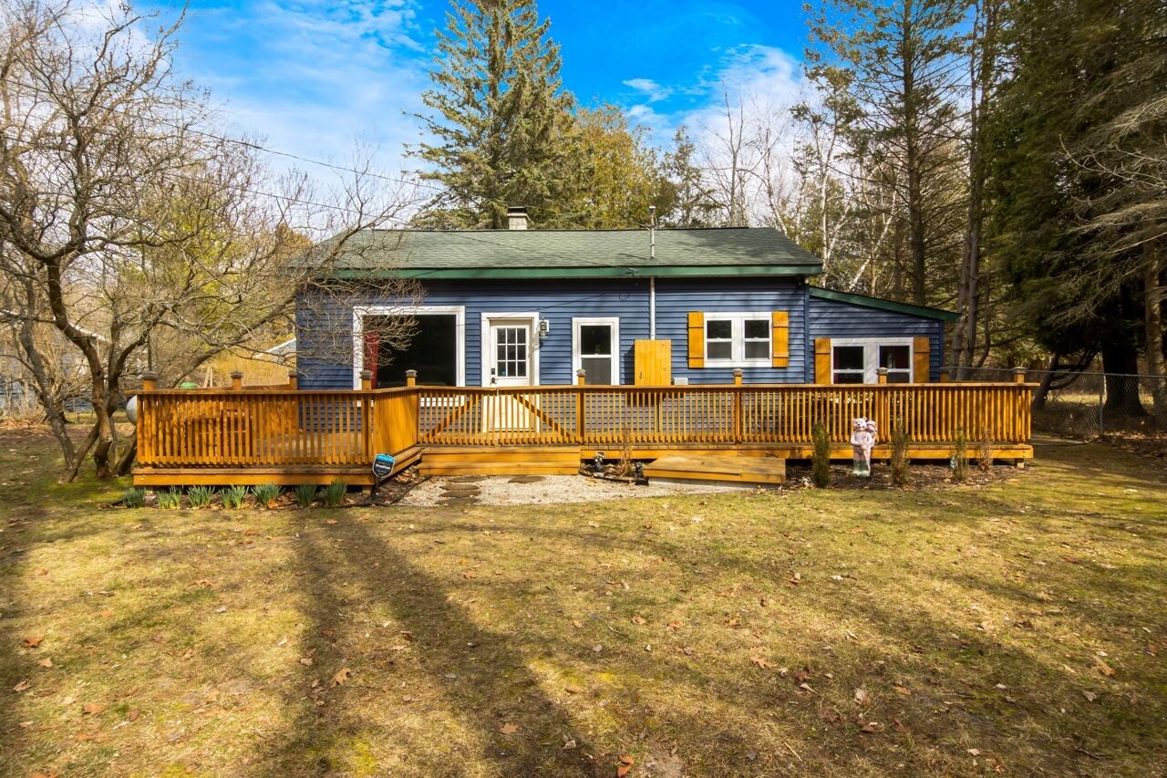 6485 Lakeshore Road Manistee, MI 49660 - Photo 9 of 58 40-Scene-39