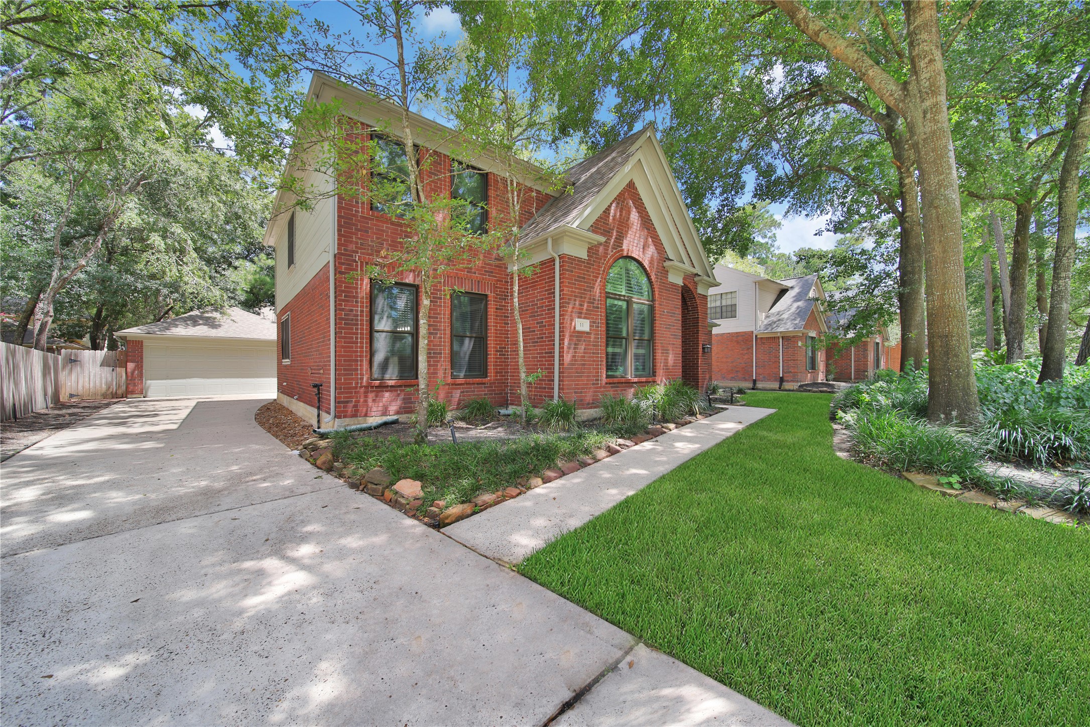 11 Windledge Place Spring, TX 77381 - Photo 2 of 36