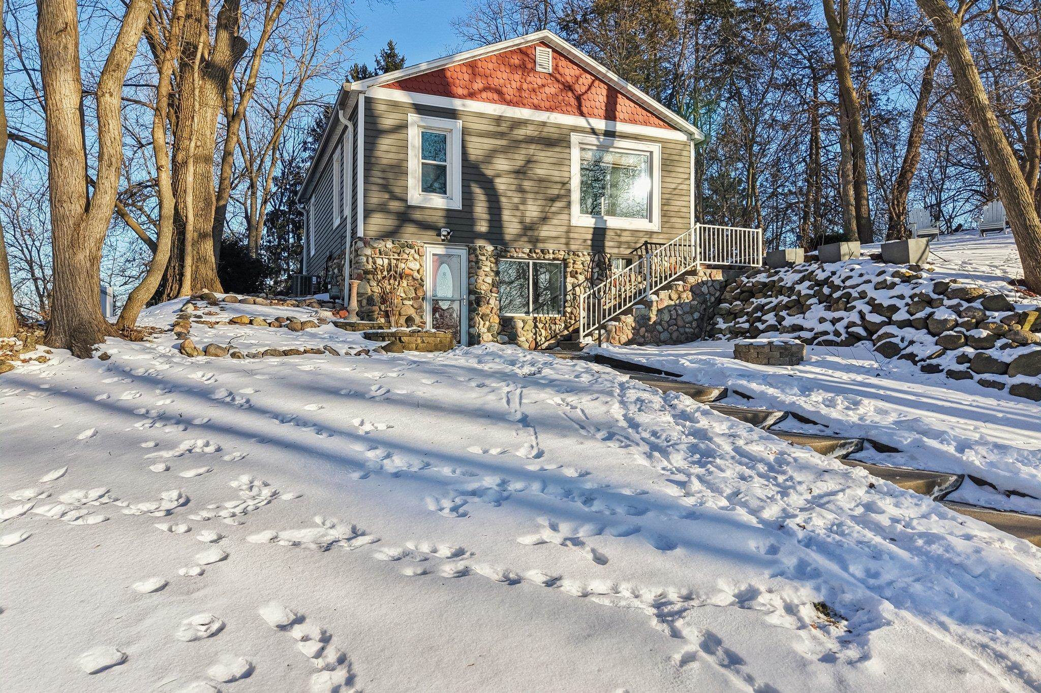 W7849 Shore Acres Road Lake Mills, WI 53551 - Photo 4 of 44