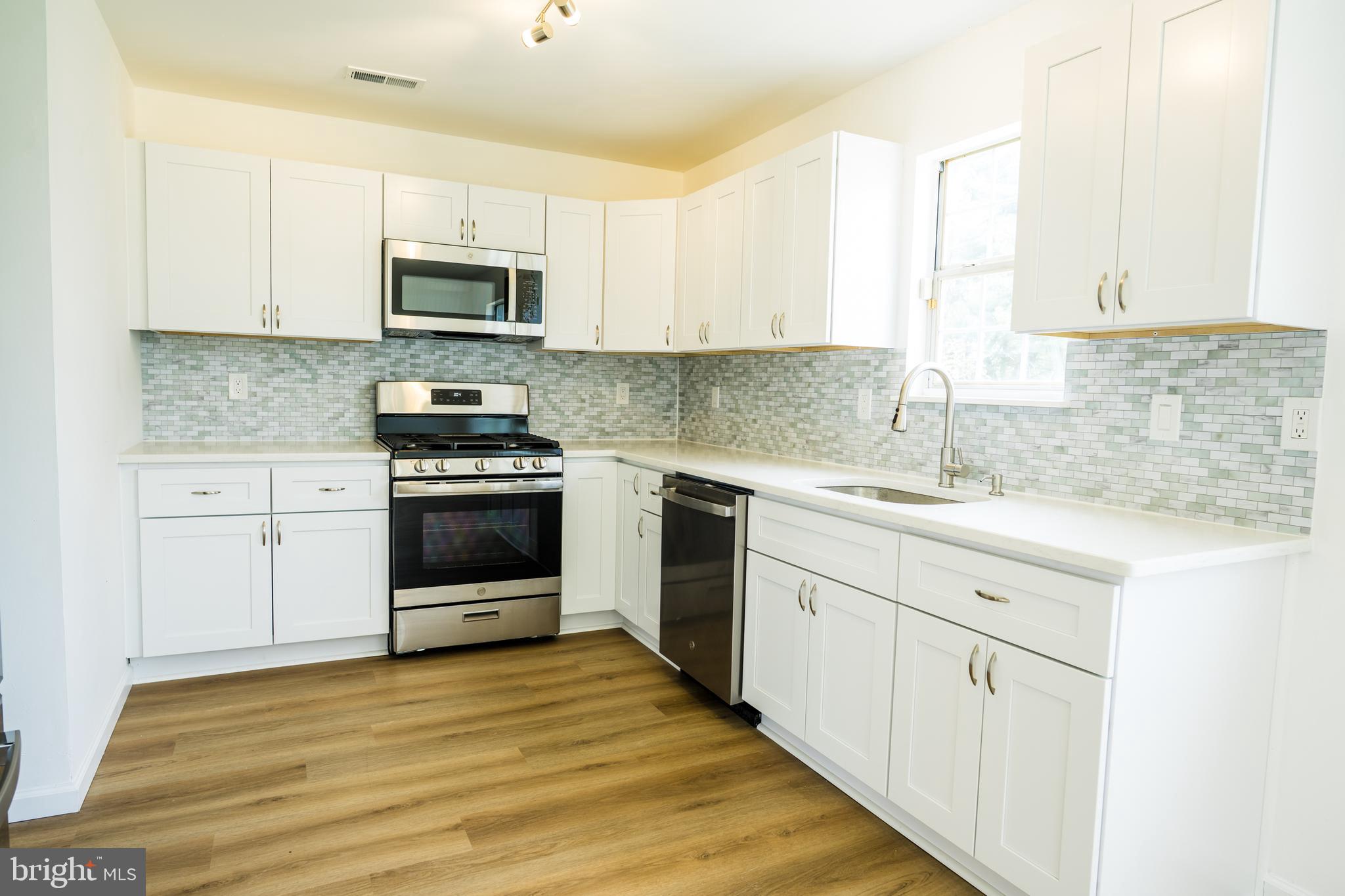 752 Slate Court Sewell, NJ 08080 - Photo 7 of 51