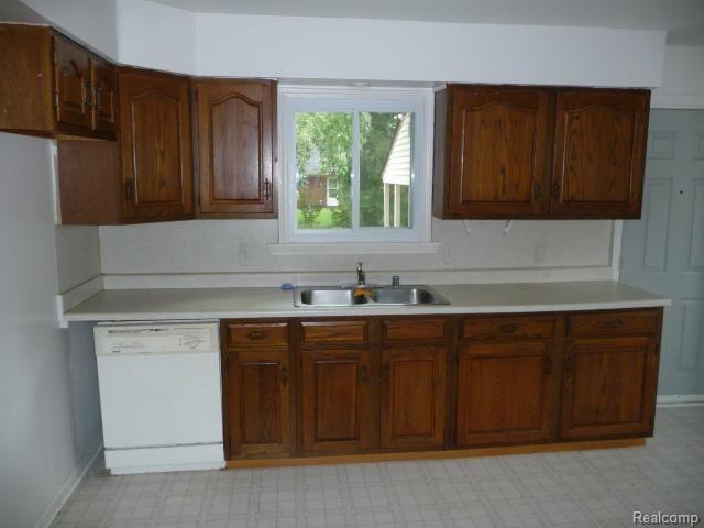 3637 Toepfer Road Warren, MI 48091 - Photo 5 of 10 kitchen2