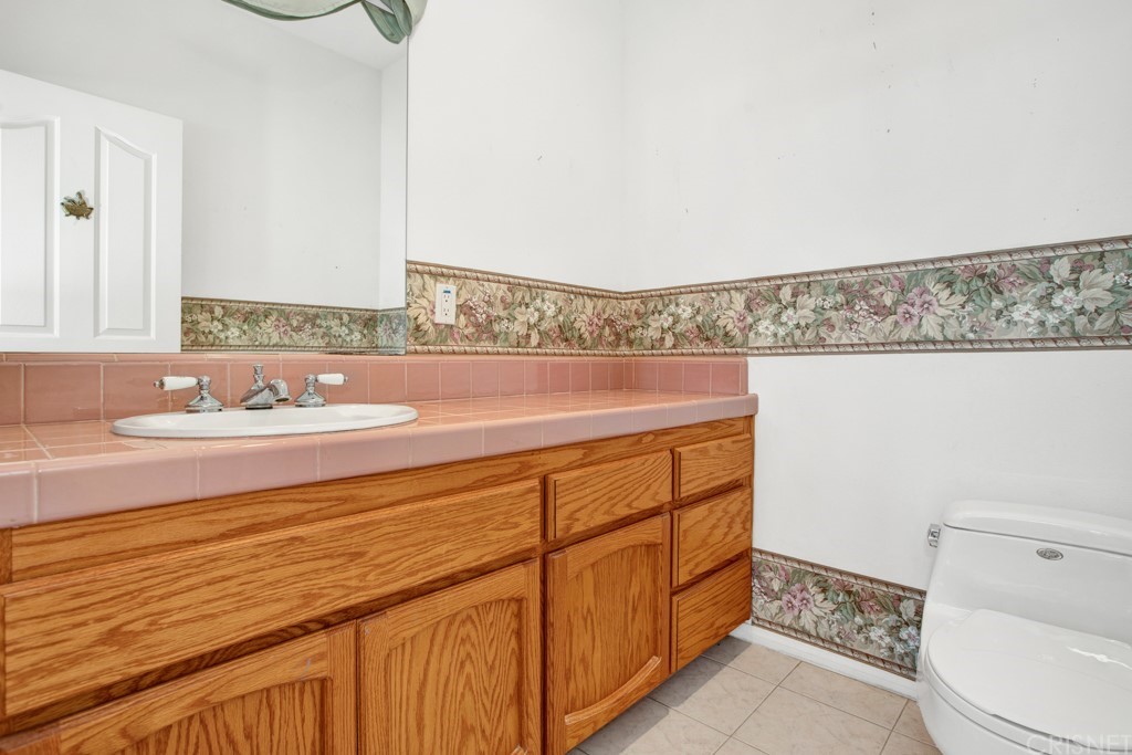 792 Gloucester Lane Thousand Oaks, CA 91362 - Photo 42 of 66 a bathroom with a sink a toilet and vanity
