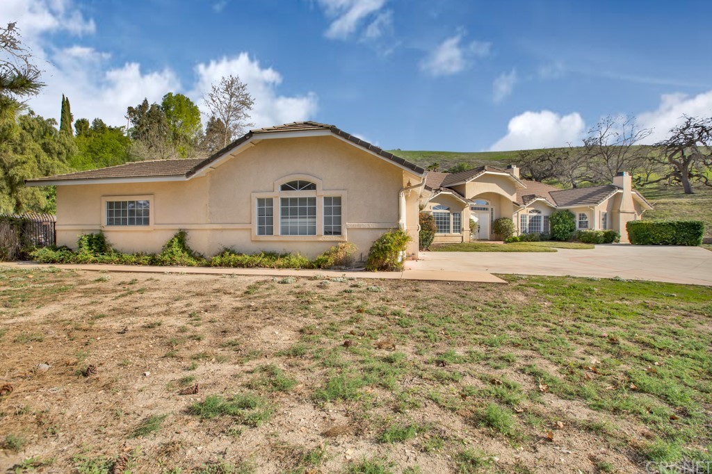 792 Gloucester Lane Thousand Oaks, CA 91362 - Photo 45 of 66 a front view of a house with a yard and trees