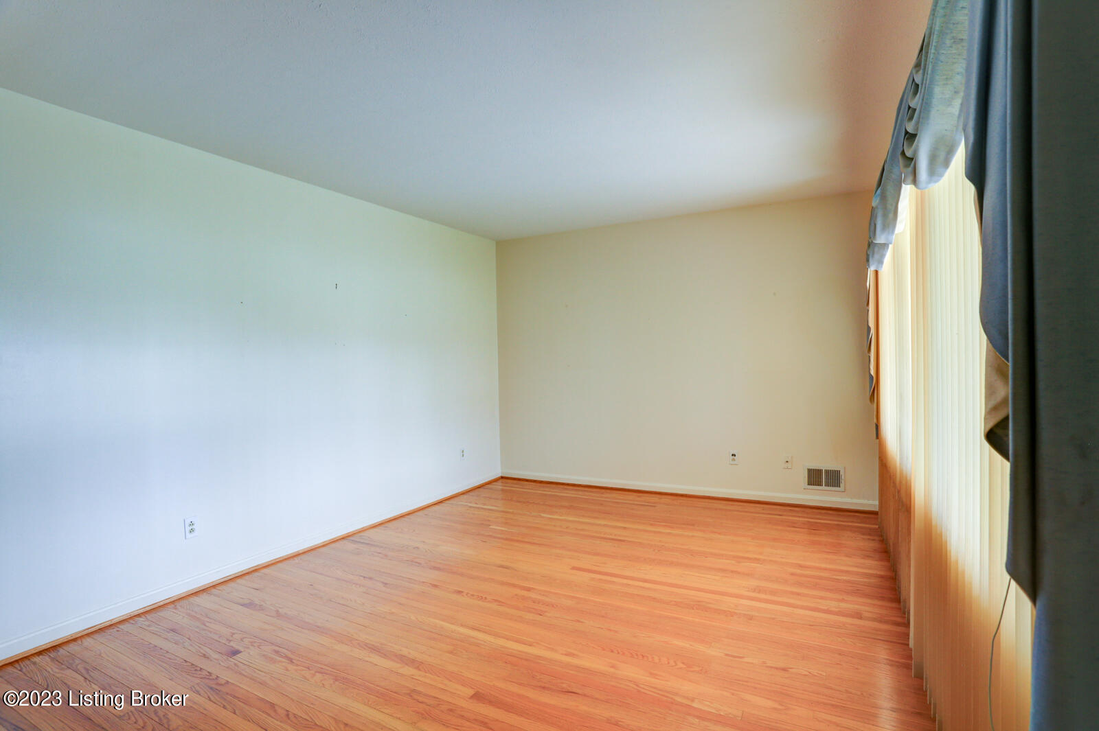 8221 Delido Road Louisville, KY 40219 - Photo 6 of 48 Delido00008