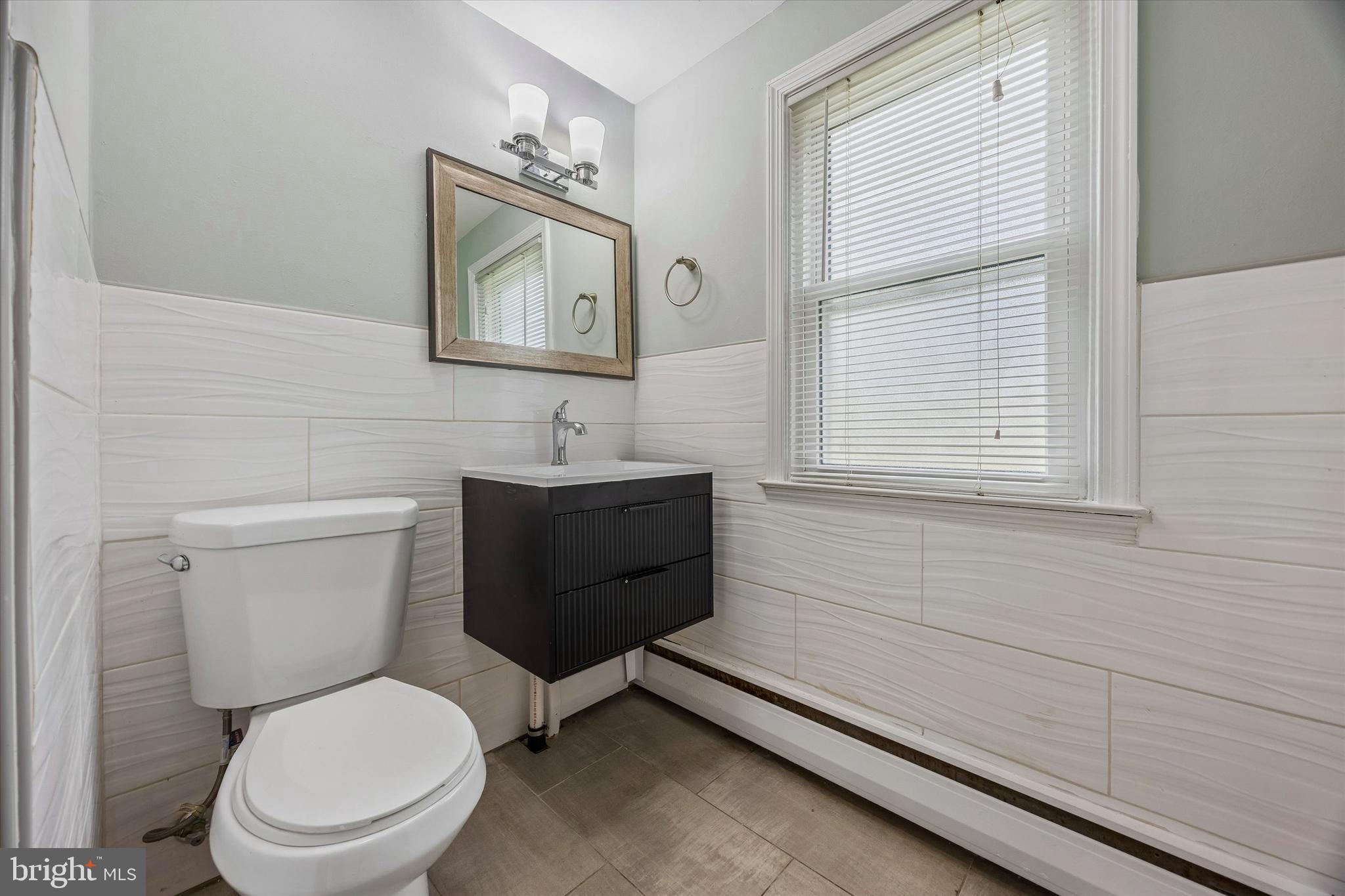 699 West Valley Road Wayne, PA 19087 - Photo 19 of 39 Primary Bathroom
