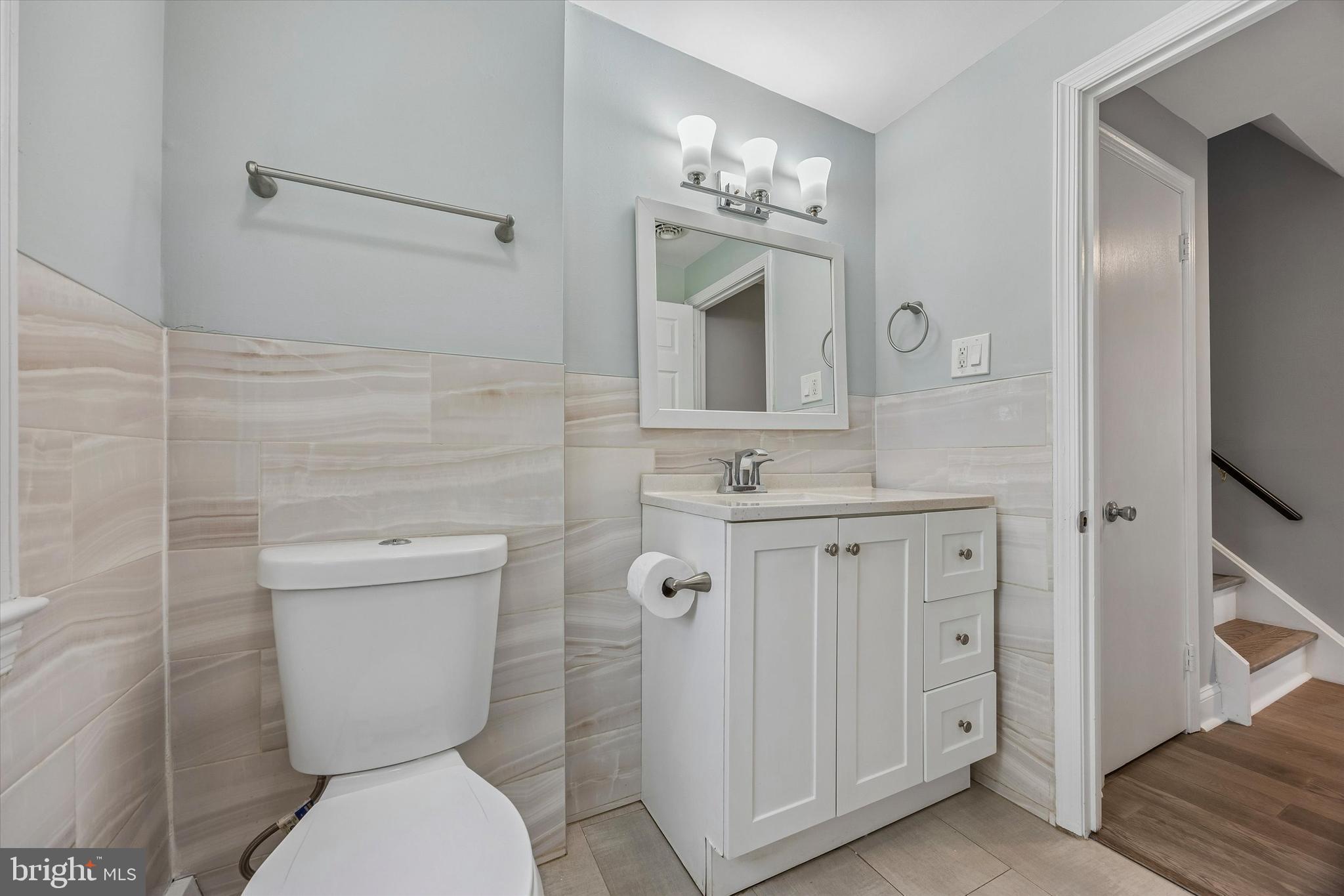 699 West Valley Road Wayne, PA 19087 - Photo 25 of 39 Full Hall Bathroom