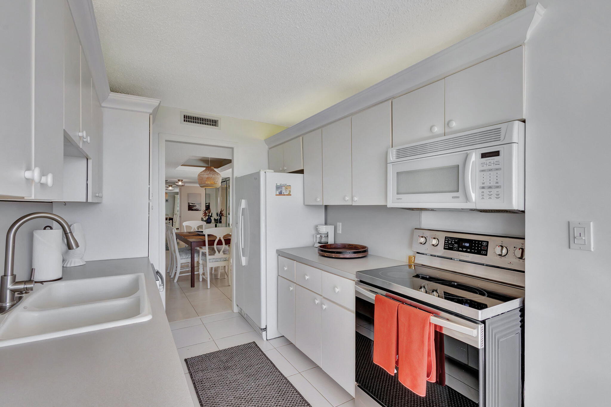 4200 North Ocean Drive, Unit 2804 Singer Island, FL 33404 - Photo 21 of 48 Kitchen