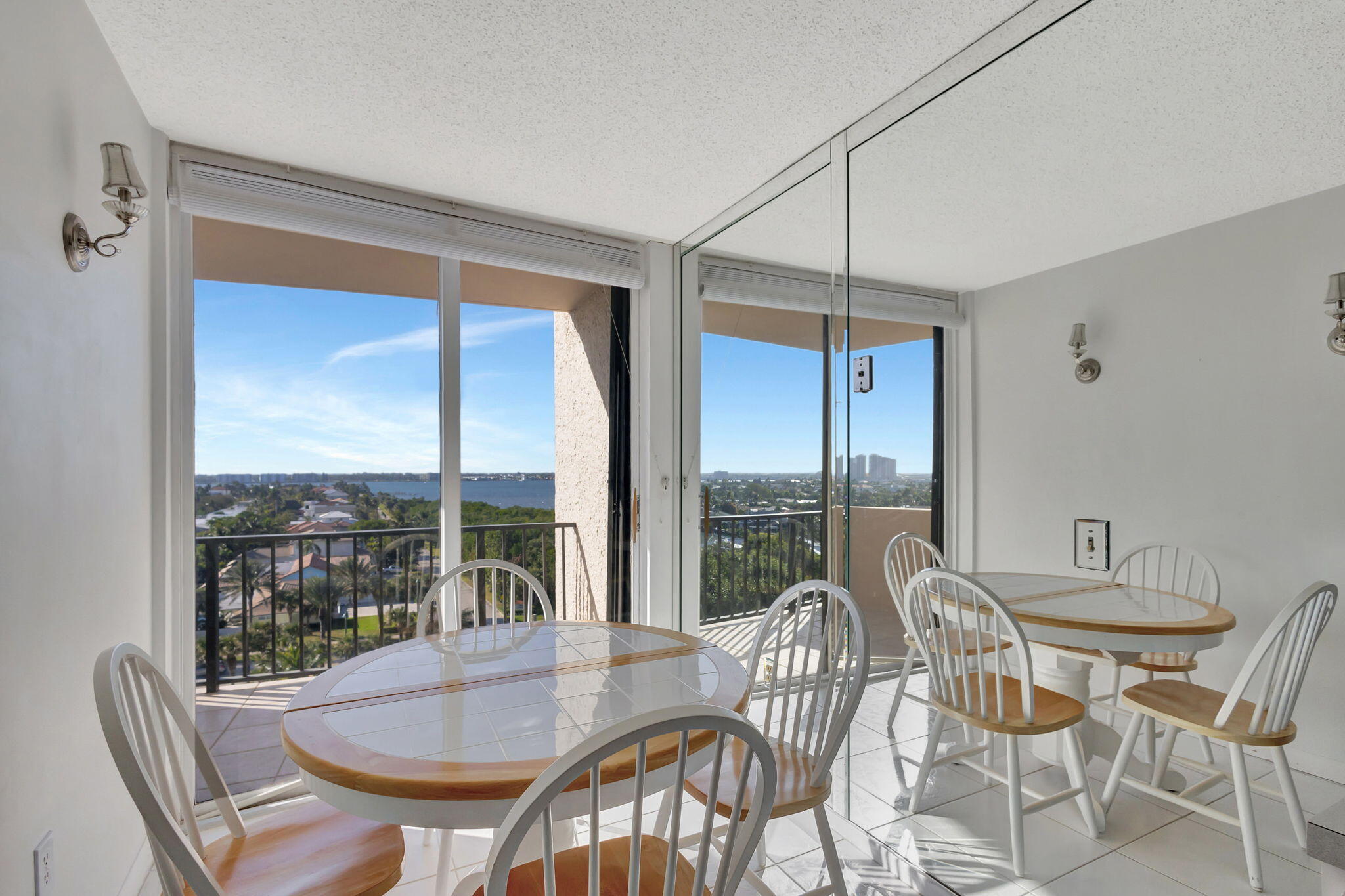 4200 North Ocean Drive, Unit 2804 Singer Island, FL 33404 - Photo 24 of 48 Breakfast Area