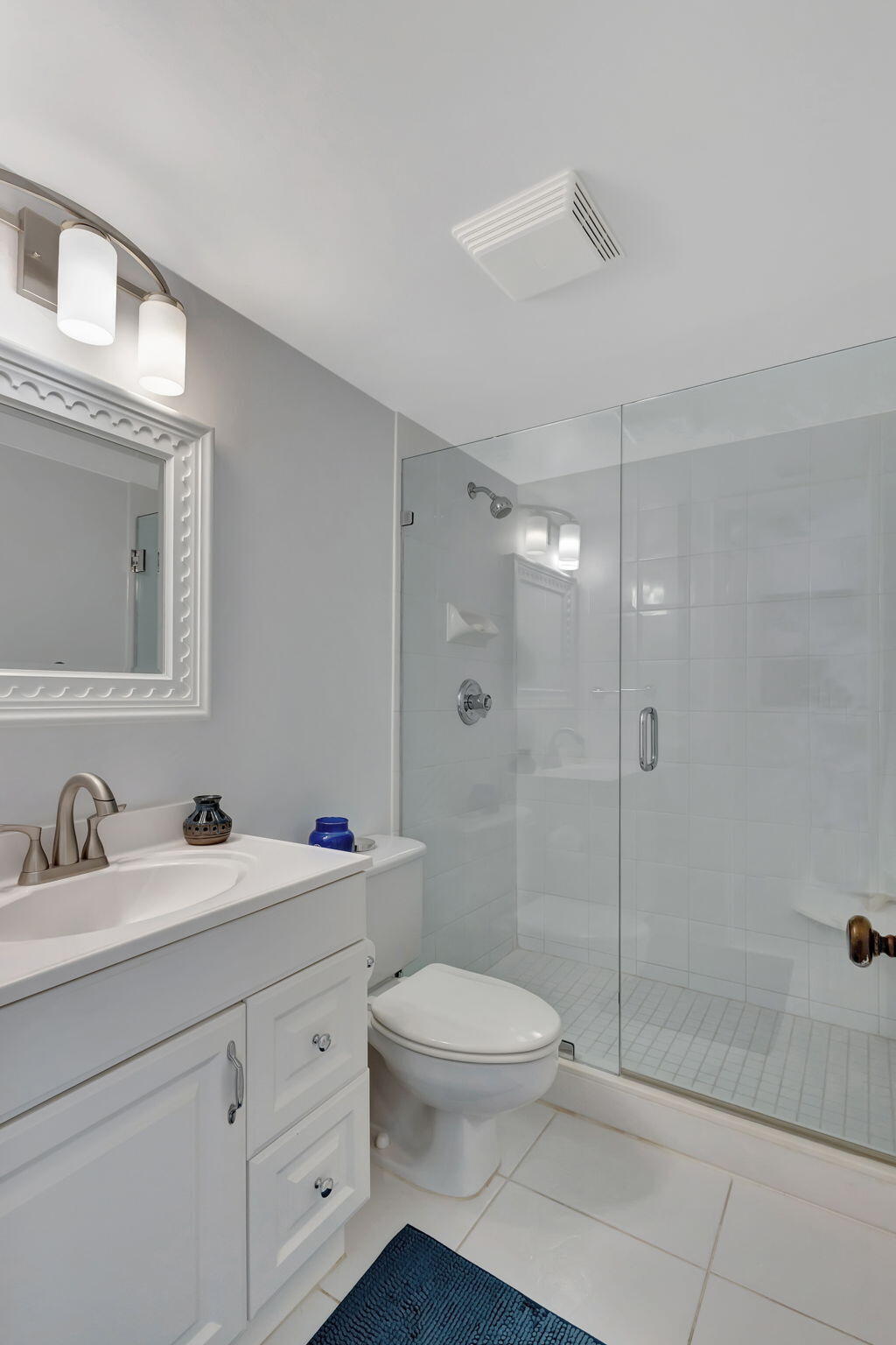 4200 North Ocean Drive, Unit 2804 Singer Island, FL 33404 - Photo 32 of 48 Guest Bathroom