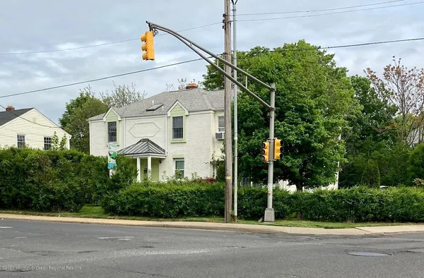 $1,900 | 3 Cedar Avenue, Unit DOWNSTAIRS, Long Branch, NJ 07740