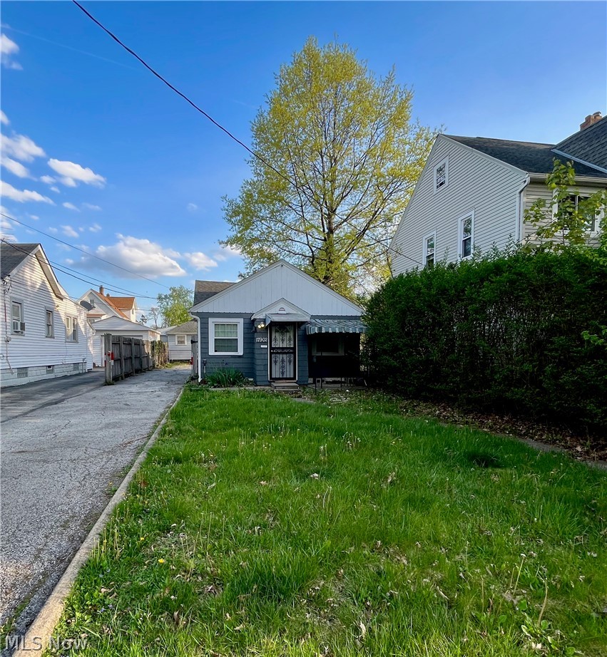 17902 Brazil Road Cleveland, OH 44119 - Photo 3 of 25 Gallery Image 3